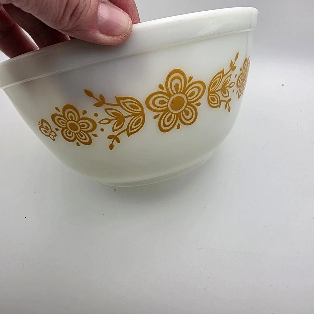Vintage Pyrex Butterfly‎ Gold Nesting Mixing Bowl Set of 3 Milk Glass MCM 70s